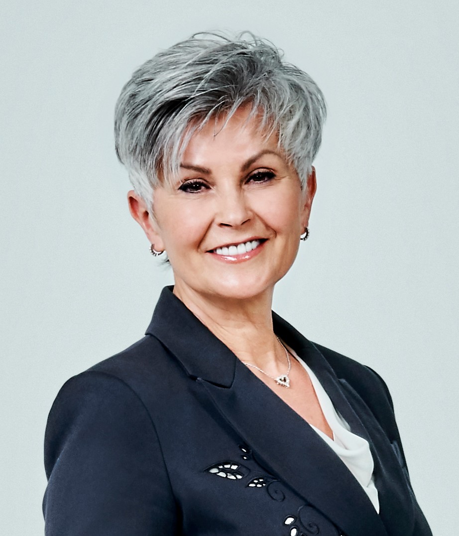 Luxury Real Estate Agent Ida Doman Headshot | IS Luxury